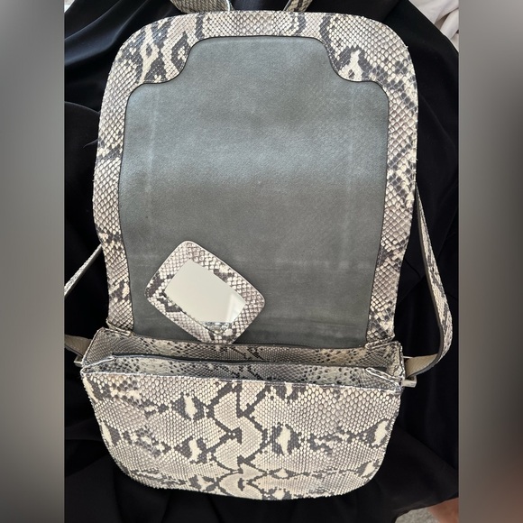 New Cape Cobra Beirut Saddle Bag, Genuine Natural Python - Picture 11 of 16